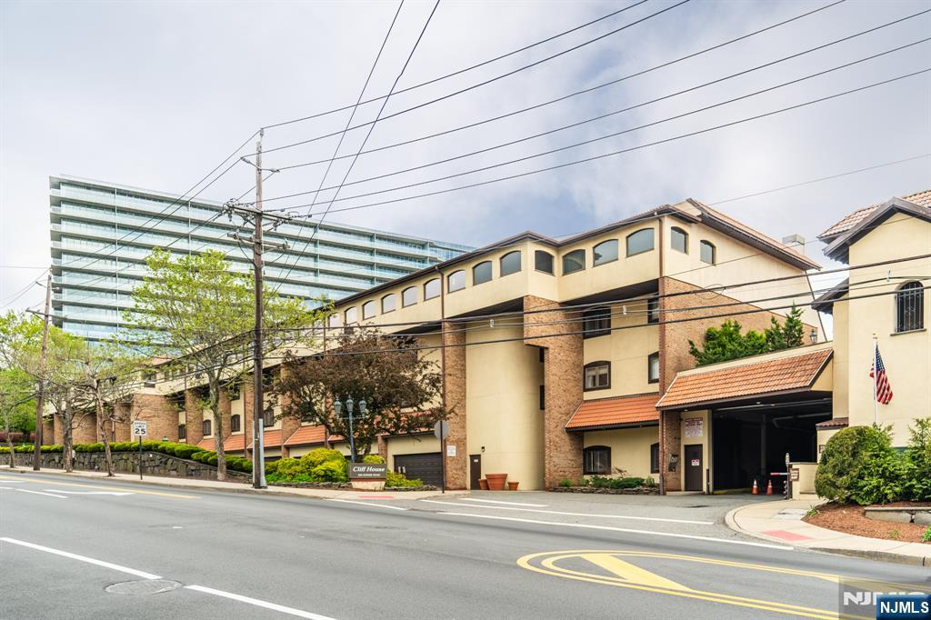 300 Gorge Road 1