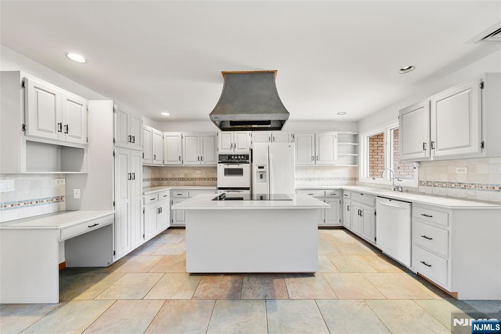 300 Gorge Road 1