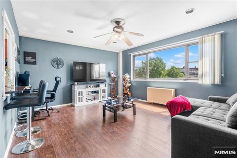 Photo of 25 Grand Avenue #5D, Hackensack, NJ 07601 (MLS # 26022910)