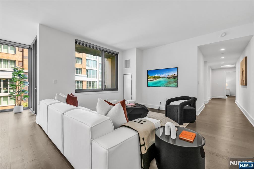 9 Ave At Port Imperial 405