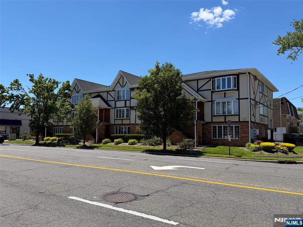 33 Henry Place B4