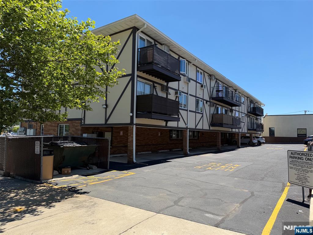 33 Henry Place B4