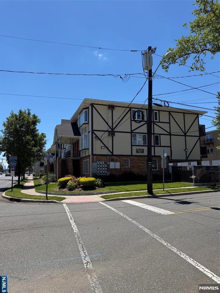 33 Henry Place B4