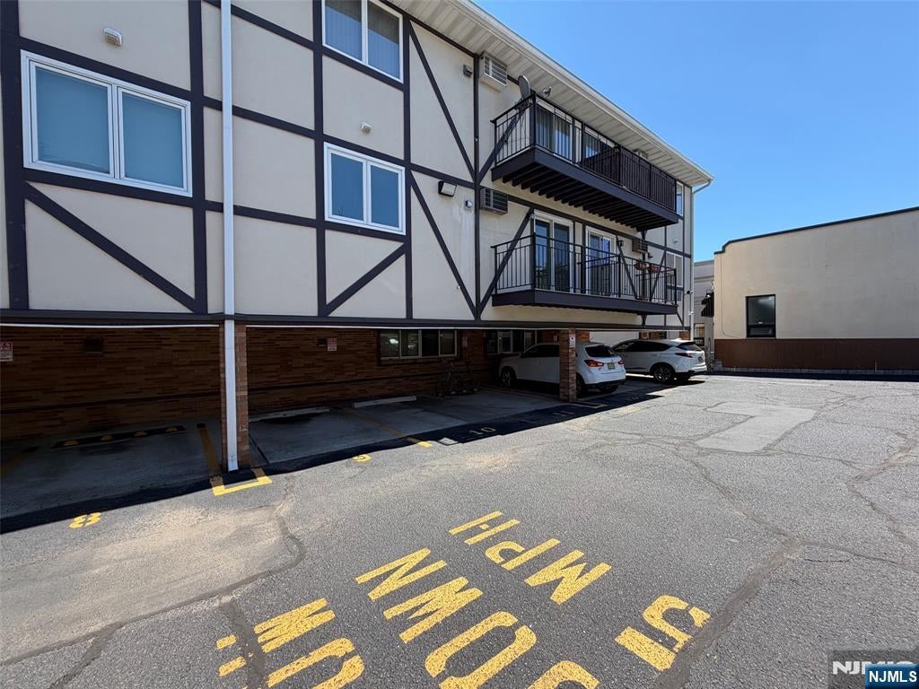 33 Henry Place B4