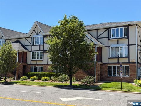 Photo of 33 Henry Place #B4, Hackensack, NJ 07601 (MLS # 26010378)
