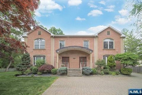 Photo of 385 Livingston St, Norwood, NJ 07648 (MLS # 26018056)
