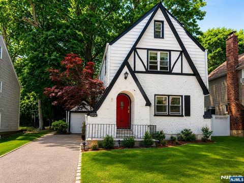 Photo of 1016 Grace Terrace, Teaneck, NJ 07666 (MLS # 26019731)