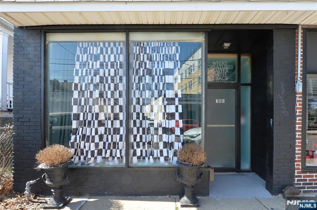 306-310 Queen Anne Road