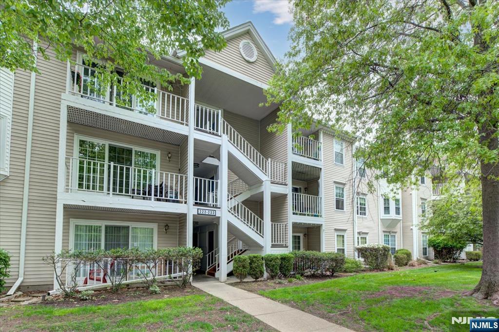 Property for Sale at 225 Larch Lane, Mahwah, New Jersey - Bedrooms: 2 
Bathrooms: 2  - $469,000