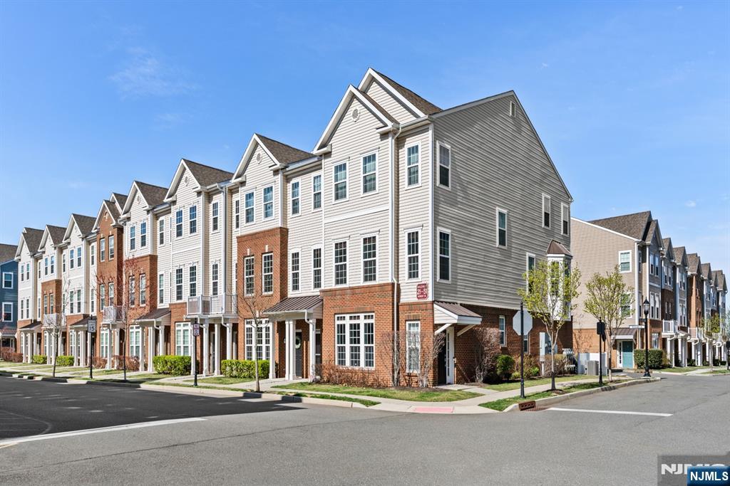 21 Wesmont Drive 1701