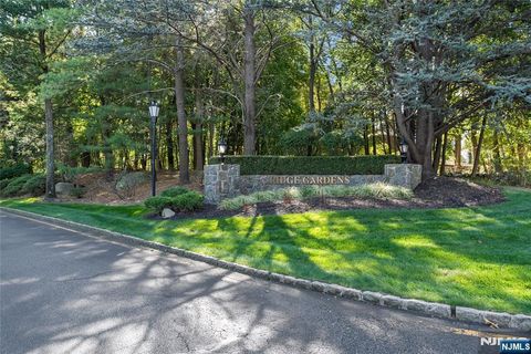 Photo of 1006 Thoreau Court #Bldg 10, Mahwah, NJ 07430 (MLS # 25035571)