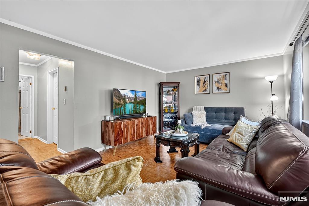 64 Regency Park