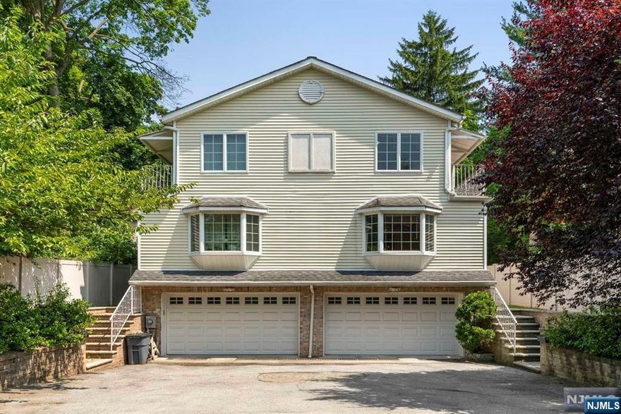 YOUNG DUPLEX HOME IN EXCELLENT SCHOOL DISTRICT. HOUSE UPATED. ENTRANCE SOUTH FACE,FIRST LEVEL:ENTRANCE, GOURMET KITCHEN WITH GRANITE COUNTER TOP, STAINLESS STEEL APPLIANCES,AND DINING AREA WITH GLASS DOOR TO PRIVATE FENCED IN BACKYARD.LIVING ROOM,1/2BATH ROOM. SECOND FLOOR: PRIMARY BEDROOM WITH PRIMARY BATH PLUS WALKING CLOSET AND GLASS DOOR TO THE TERRACE, BEDROOM WITH ACCESS TO THE TERRACE,OFFICE OR BONUS ROOM WITH ACCESS TO THE TERRACE, FULL BATHROOM.GROUND LEVEL RECREATION RM /OFFICE, FULL BATH,AND UTILITY ROOM, HARDWOOD FLOOR,CENTRAL AIR CONDITION. 2023' NEW REFRIGERATOR,2021'NEW WASHER.CLOSED TO PUBLIC TRANSPORTATION TO NYC AND SCHOOLS.