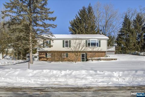 Photo of 19 Danbury Lane, Jefferson Township, NJ 07849 (MLS # 26003468)