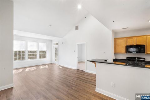 Photo of 1100 Sterling Dr #809, Franklin Lakes, NJ 07417 (MLS # 25042921)