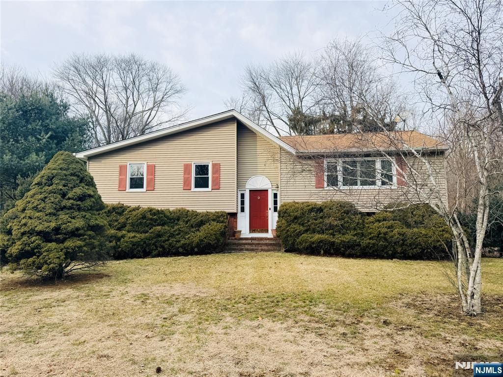 Photo of 131 James Drive, Ringwood, NJ 07456 (MLS # 26001731)