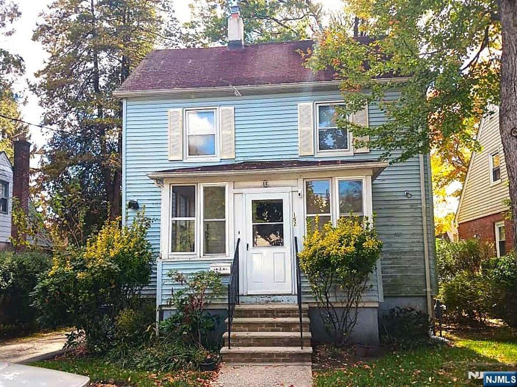 Photo of 152 Washington Place, Teaneck, NJ 07666 (MLS # 25040061)