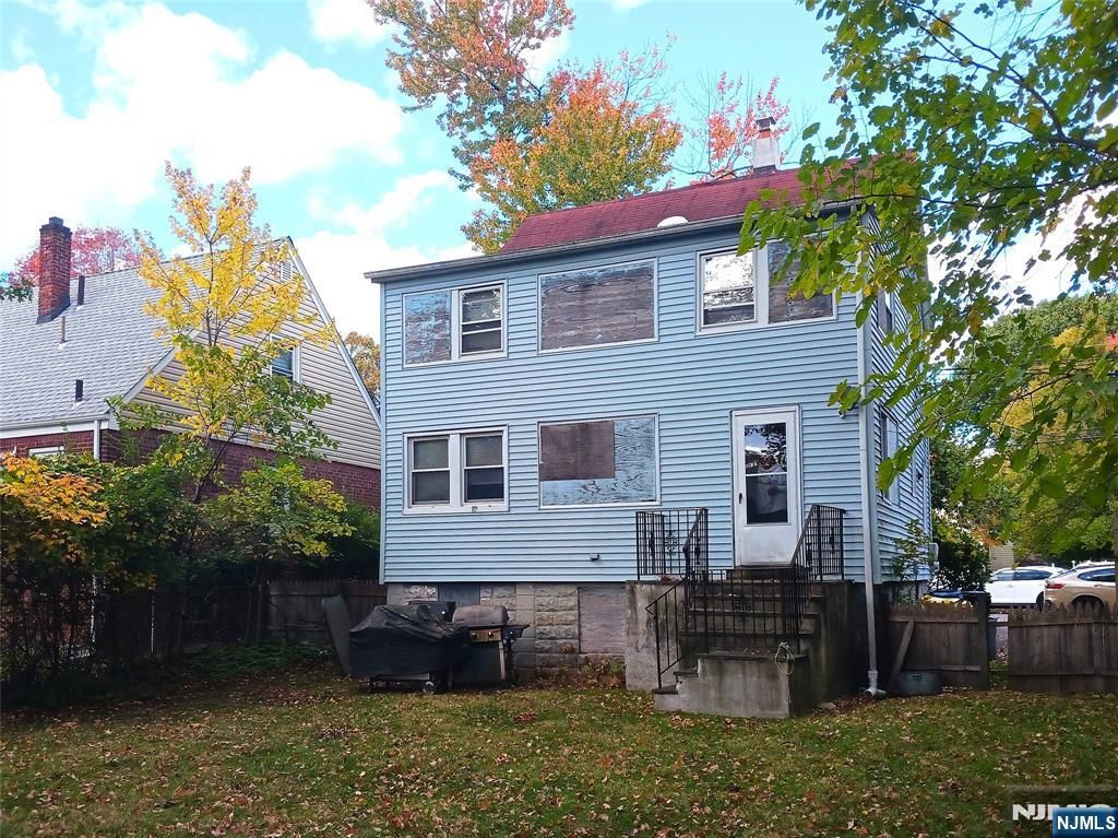 Photo of 152 Washington Place, Teaneck, NJ 07666 (MLS # 25040061)