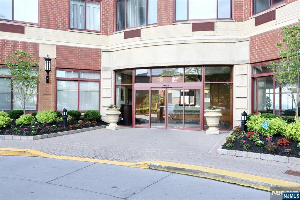 100 Old Palisade Road 1013