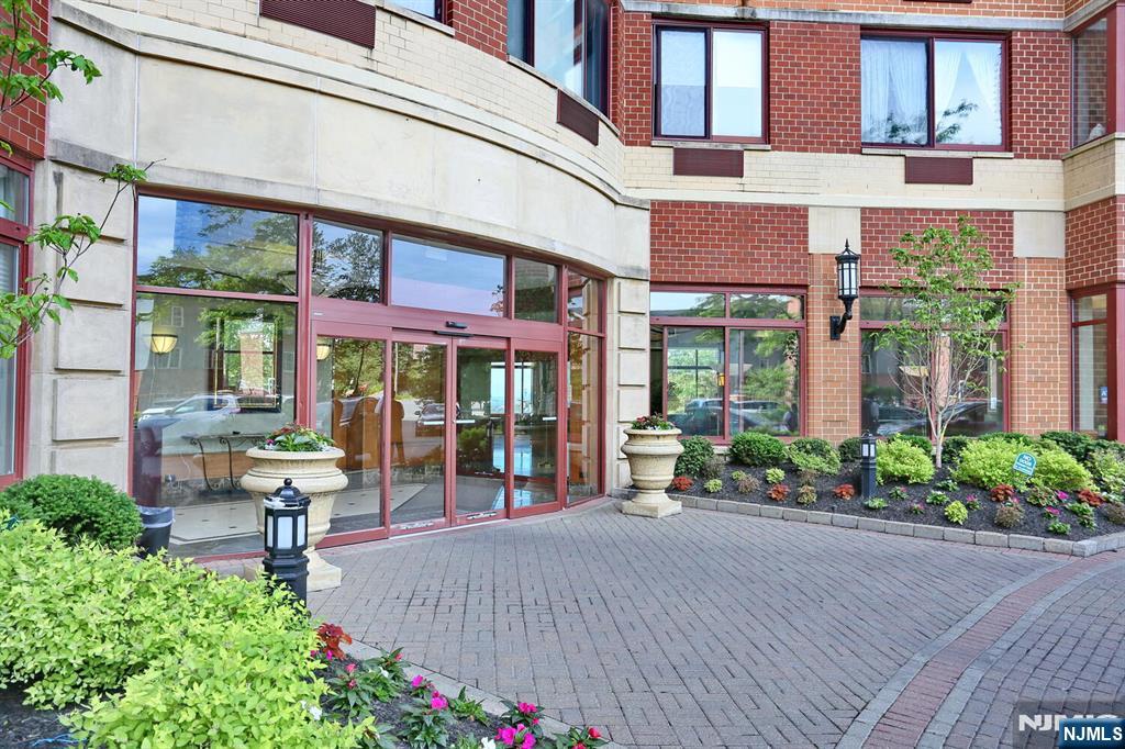 100 Old Palisade Road 1013