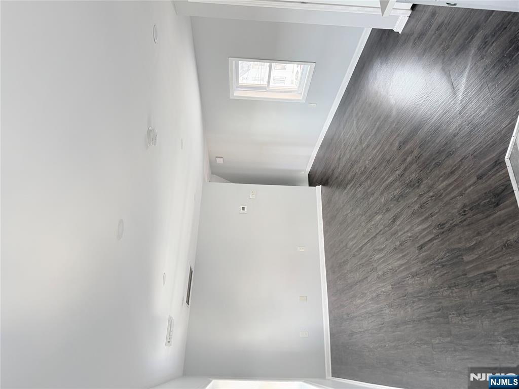 95 Thompson Avenue B