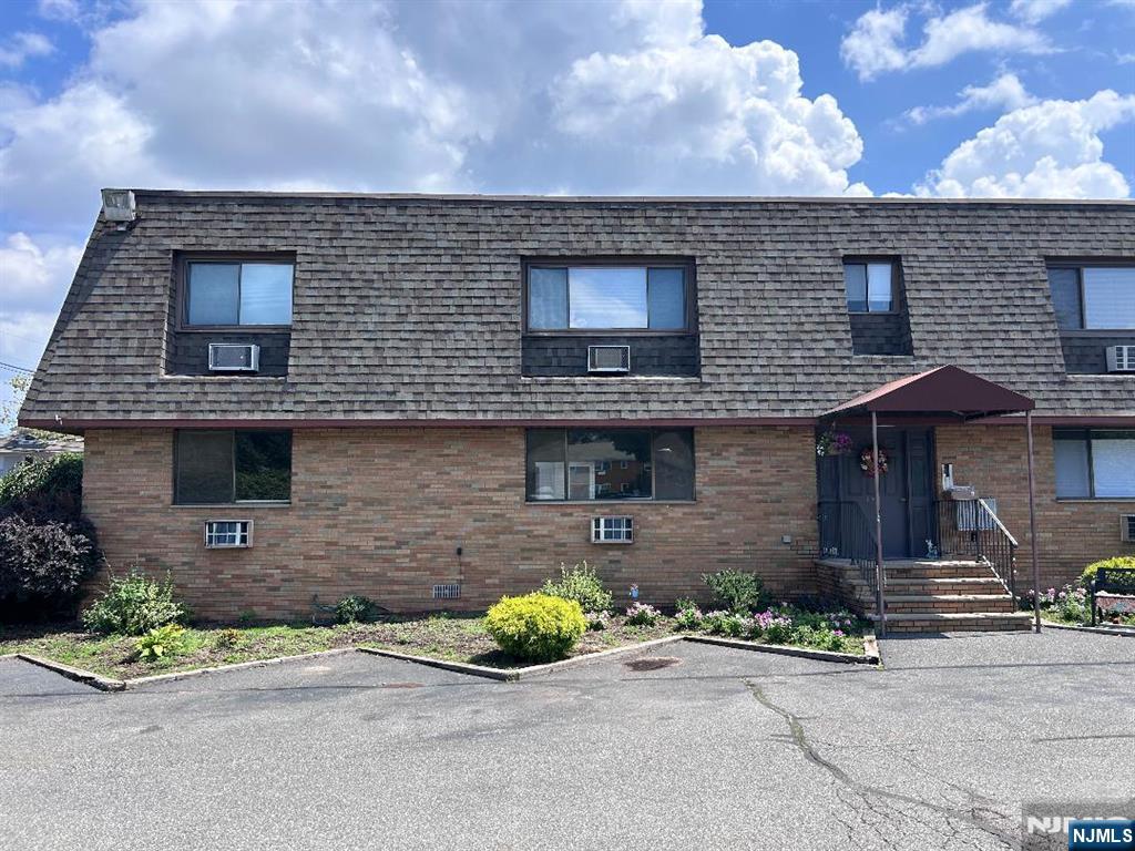 168 Diamond Bridge Avenue 1