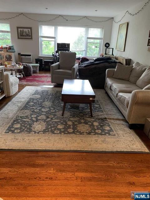 Photo of 275 Hoym St #4H, Fort Lee, NJ 07024 (MLS # 25038610) Photo of 275 Hoym St #4H, Fort Lee, NJ 07024 (MLS # 25038610)