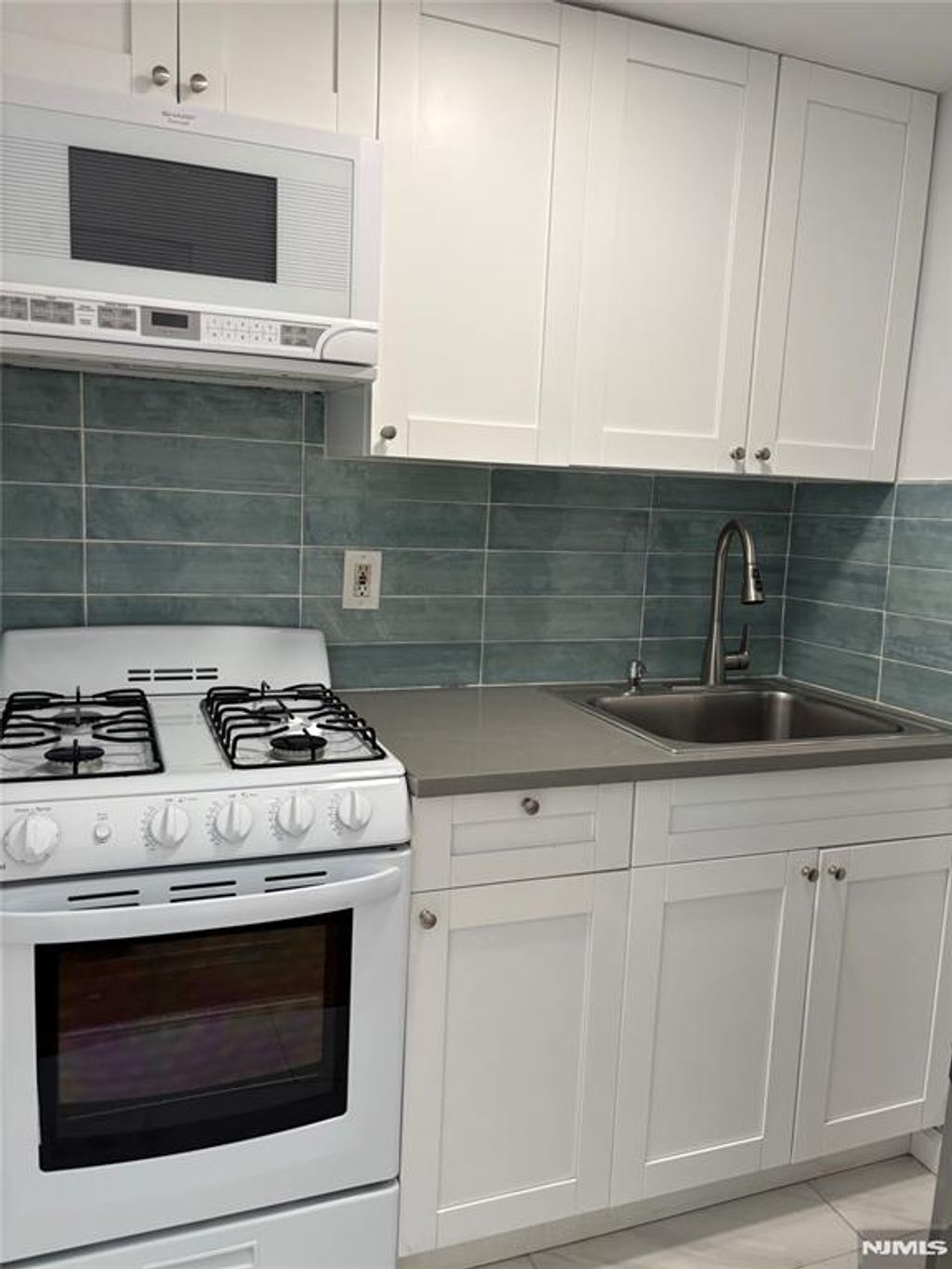 Photo of 400 Fairview Avenue #1H, Fort Lee, NJ 07024 (MLS # 25024723)