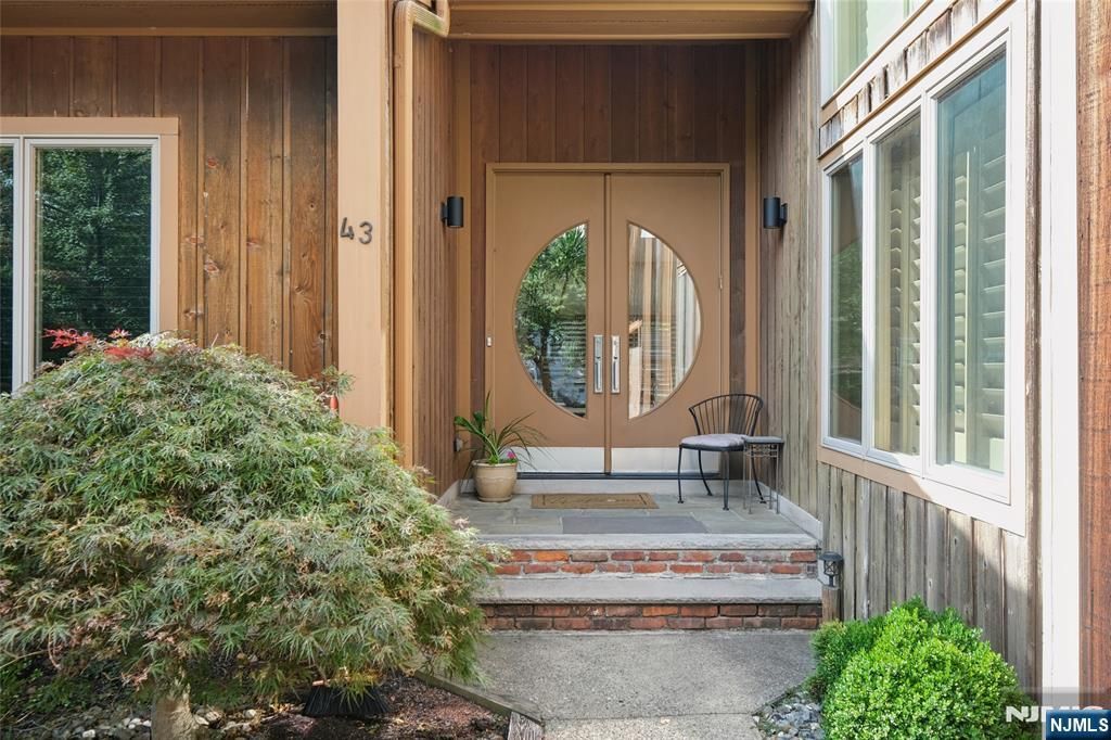 Photo of 43 Franklin Avenue, Livingston, NJ 07039 (MLS # 25037488)