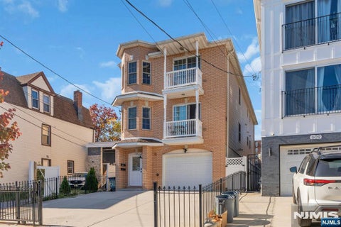 Photo of 611 Hunterdon Street, Newark, NJ 07108 (MLS # 26041055)