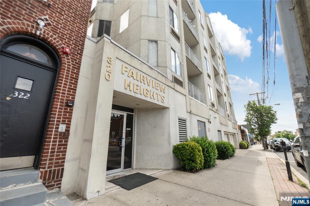 320 Anderson Avenue 2A