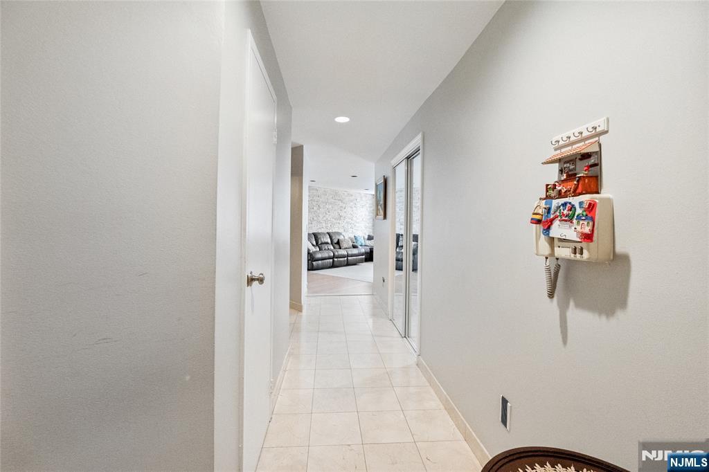 320 Anderson Avenue 2A
