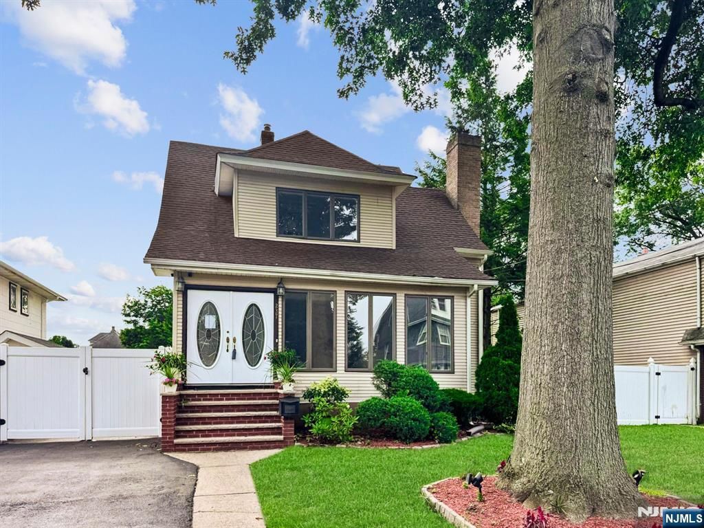 Photo of 237 Elm Avenue, Teaneck, NJ 07666 (MLS # 25035815)