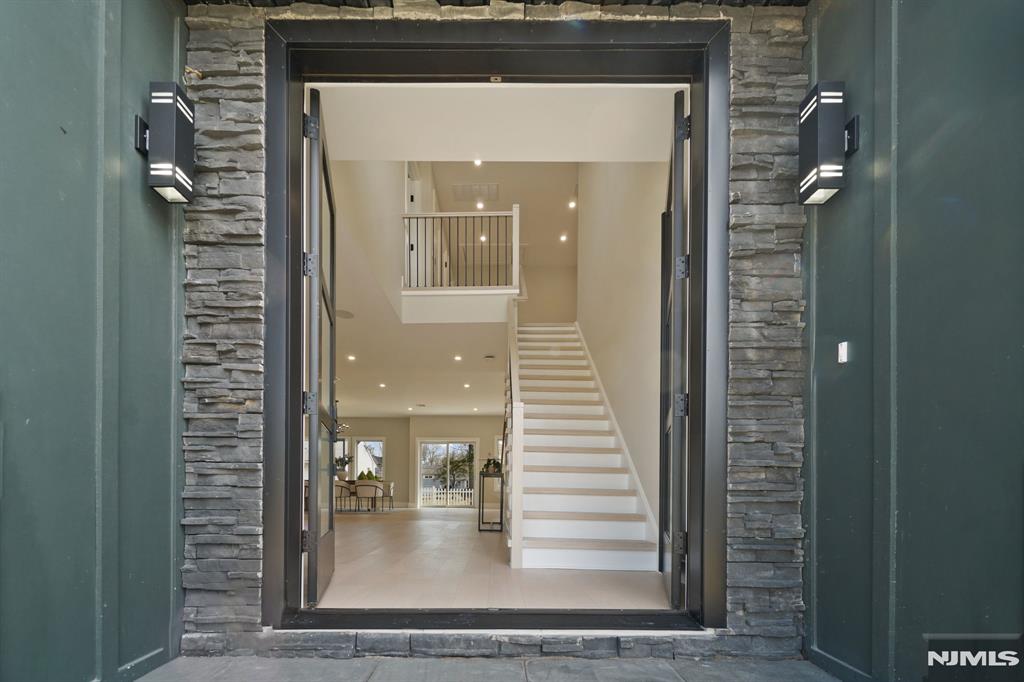 131 Winslow Terrace