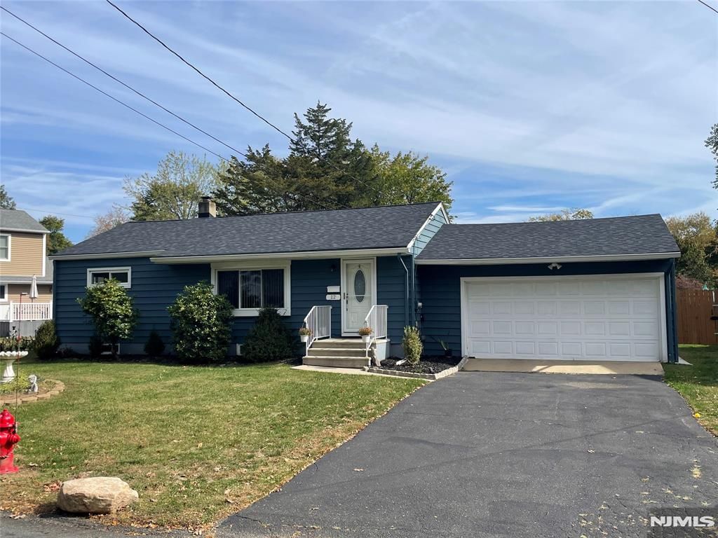 Photo of 12 Fordham Road, Oakland, NJ 07436 (MLS # 25037482)