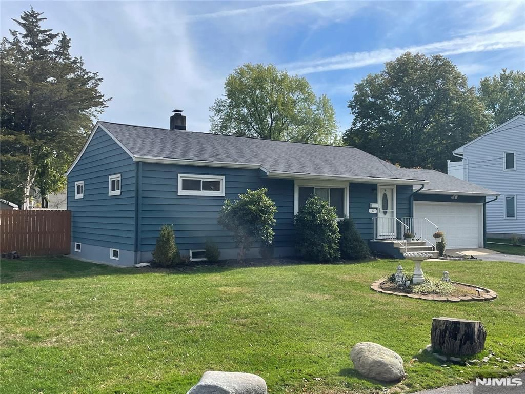 Photo of 12 Fordham Road, Oakland, NJ 07436 (MLS # 25037482)