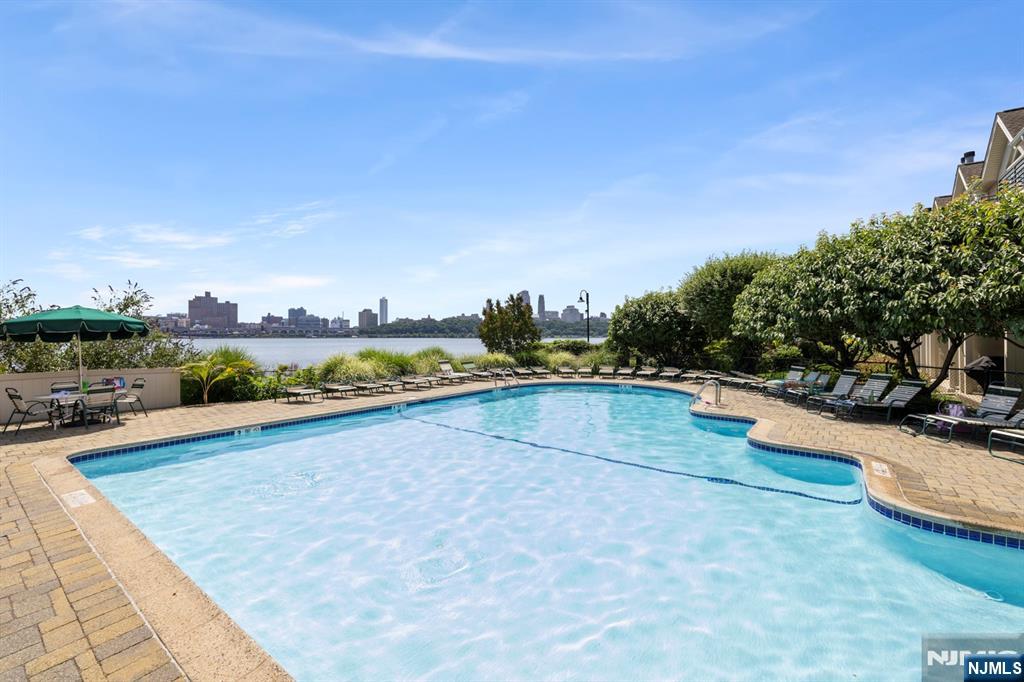 200 Grand Cove Way 2M