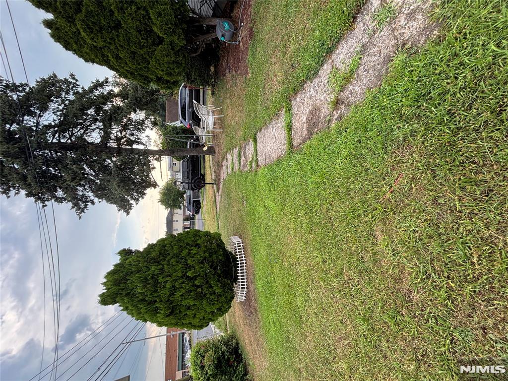 2 Colonial Avenue