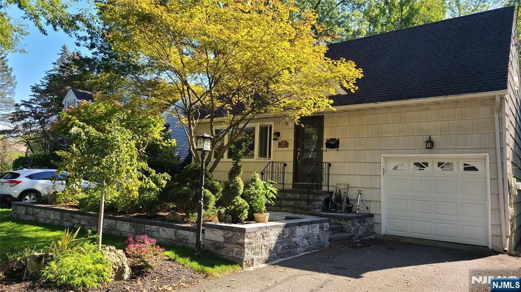 Photo of 322 Marshall Street, Ridgewood Village, NJ 07450 (MLS # 25034762)
