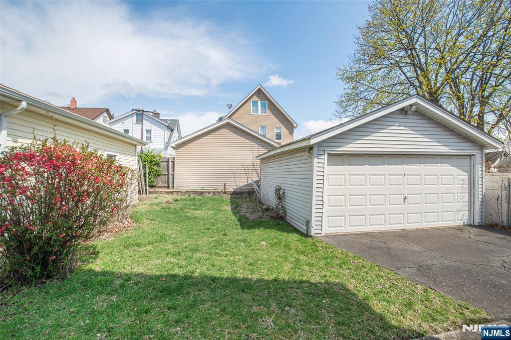 86 Tappan Avenue