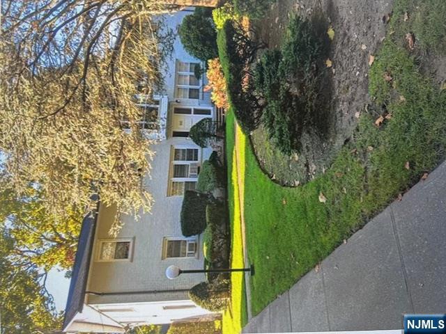 2602 High E, Fair Lawn, New Jersey - 2 Bedrooms  
1 Bathrooms  
5 Rooms - 