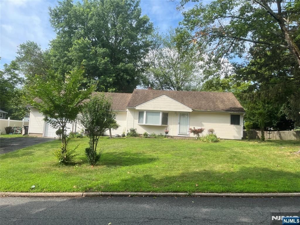 Photo of 268 Robert Street, Paramus, NJ 07652 (MLS # 25023054)