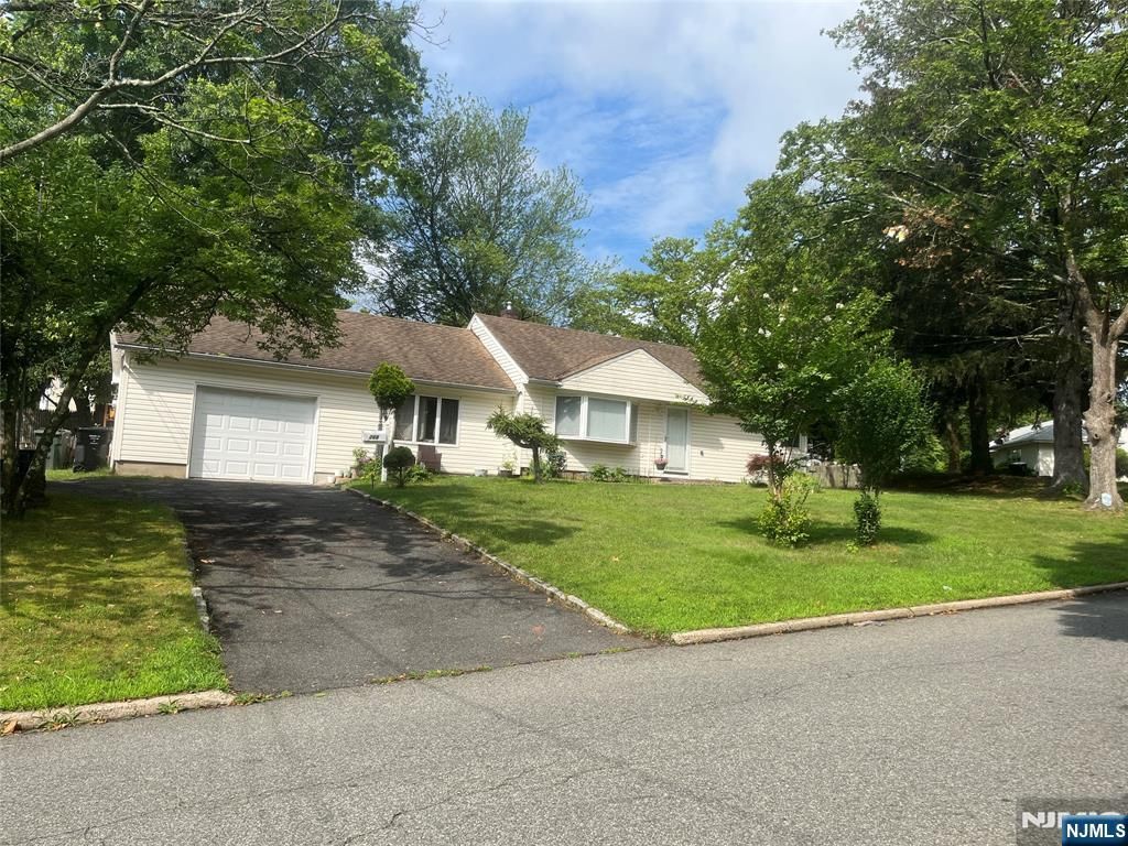 Photo of 268 Robert Street, Paramus, NJ 07652 (MLS # 25023054)