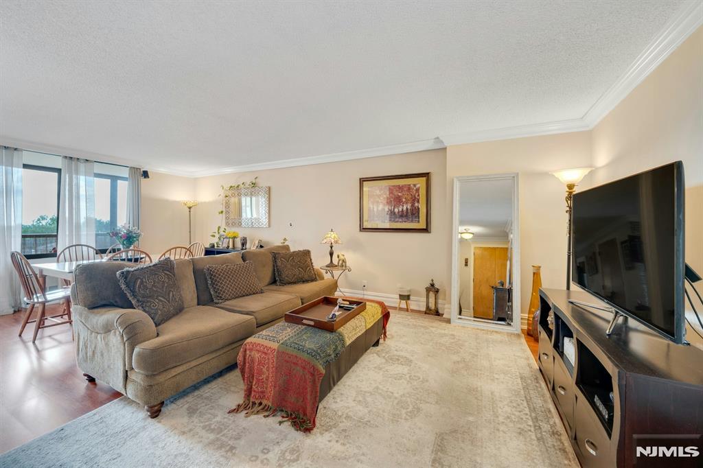 300 Winston Drive C0214