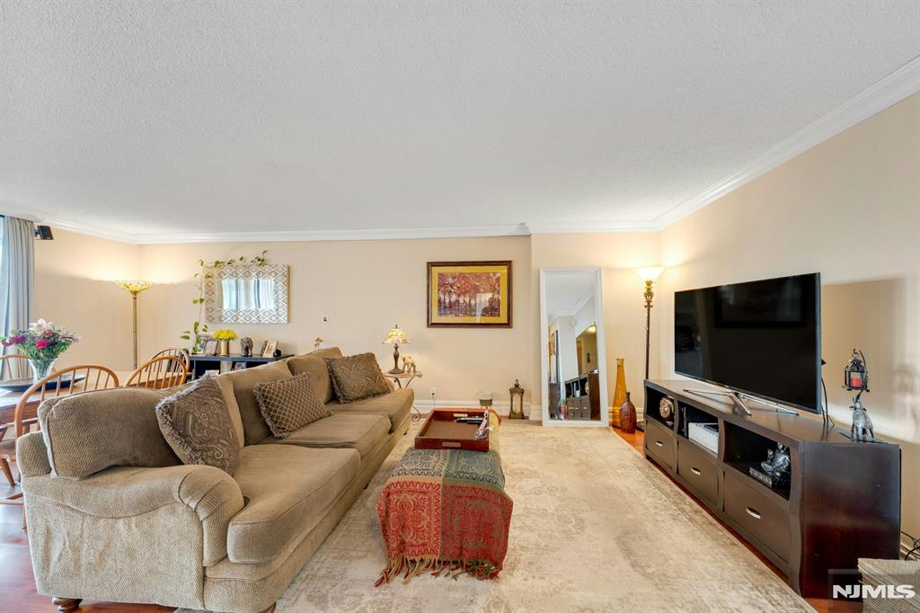 300 Winston Drive C0214