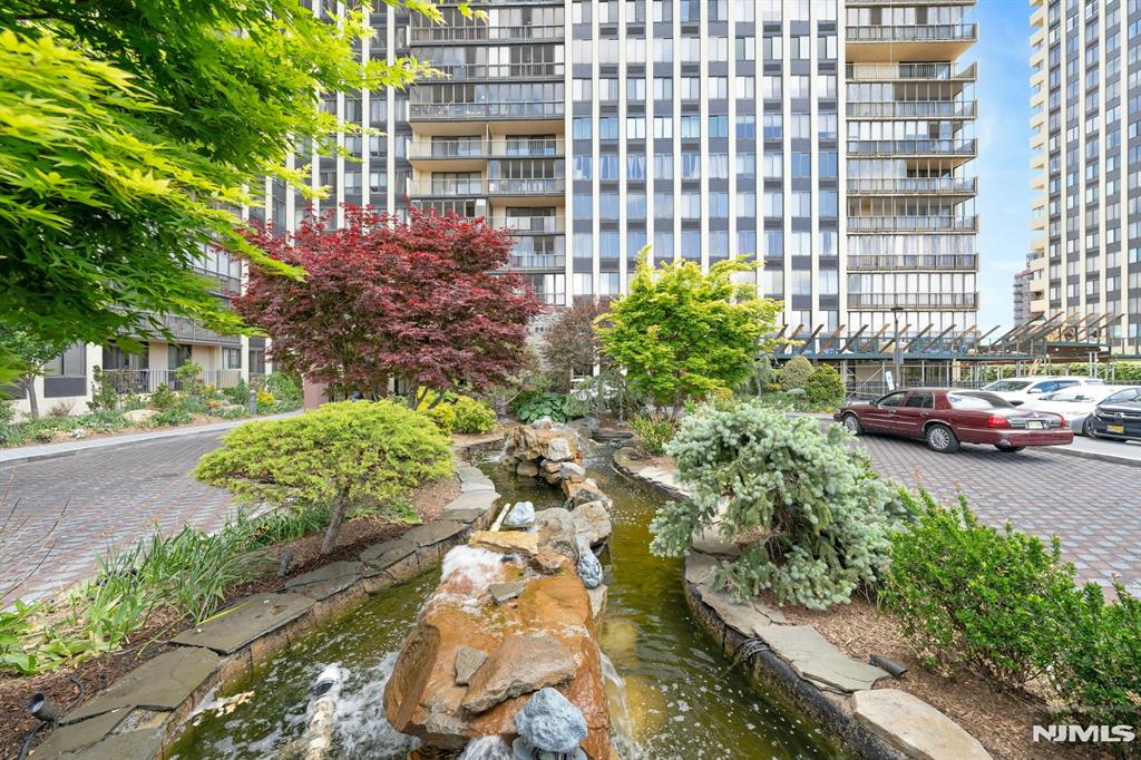 300 Winston Drive C0214