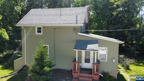 Photo of 116 Railroad Avenue, Mahwah, NJ 07430 (MLS # 26020940)