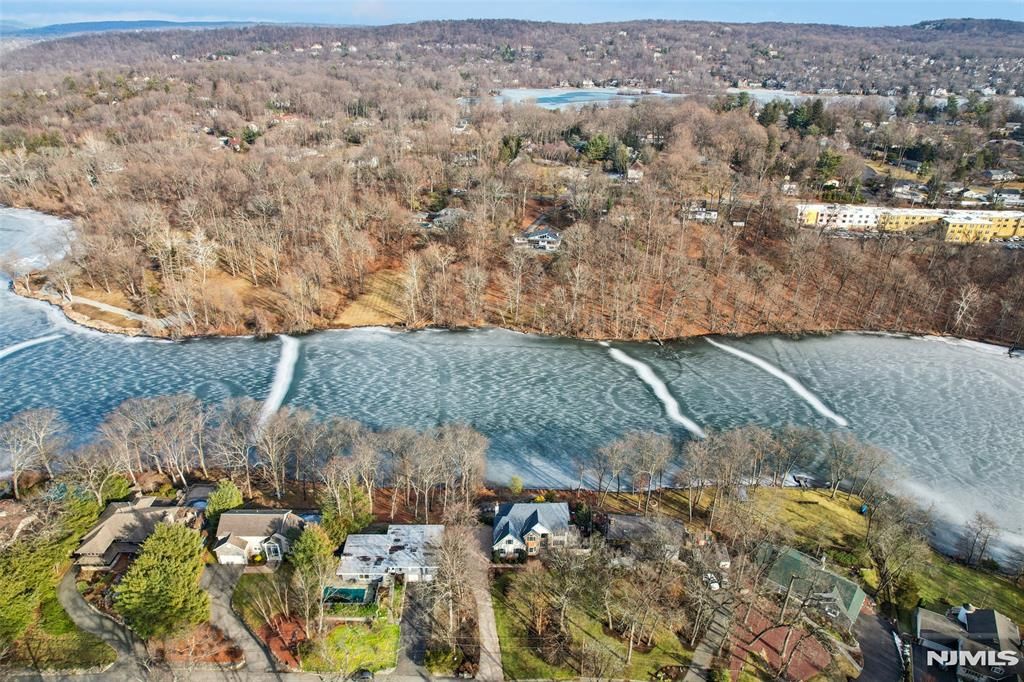 Photo of 185 Summit Avenue, Pompton Lakes, NJ 07442 (MLS # 26001674)