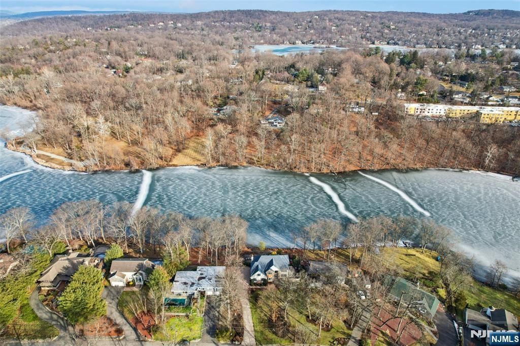 Photo of 185 Summit Avenue, Pompton Lakes, NJ 07442 (MLS # 26001674)