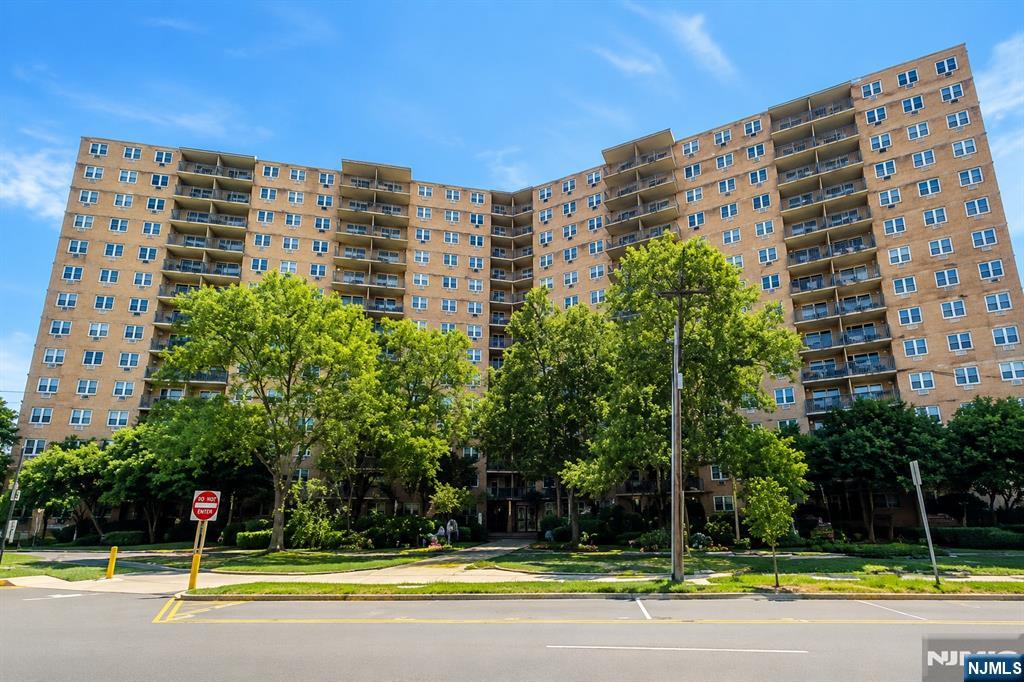 2200 Central Road